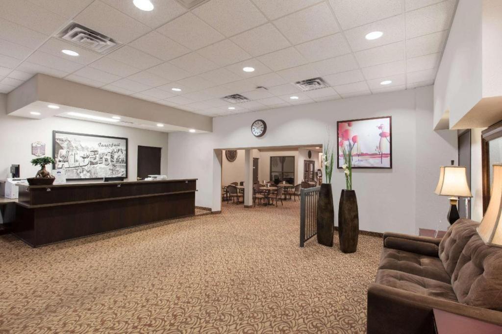 Super 8 By Wyndham Innisfail Εξωτερικό φωτογραφία