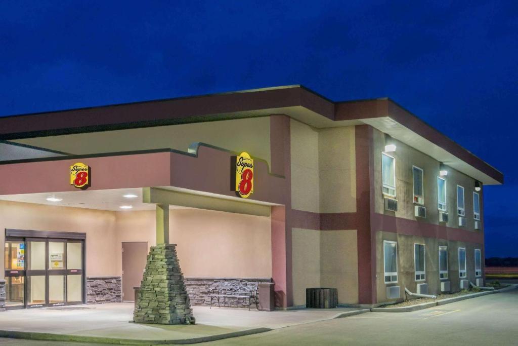 Super 8 By Wyndham Innisfail Εξωτερικό φωτογραφία