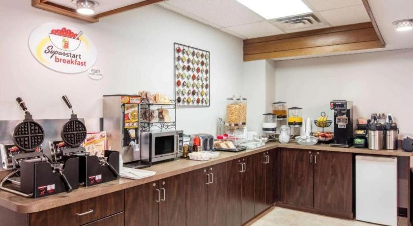 Super 8 By Wyndham Innisfail Εξωτερικό φωτογραφία